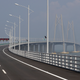 Imagen para el artículo titulado China inaugura el puente marítimo más largo del mundo, un monstruo de 55 km y 360.000 toneladas de acero